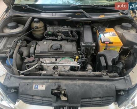 Бежевый Пежо 206, объемом двигателя 1.36 л и пробегом 174 тыс. км за 3950 $, фото 9 на Automoto.ua