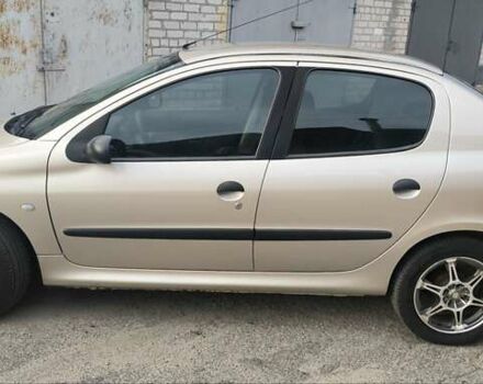 Бежевый Пежо 206, объемом двигателя 1.36 л и пробегом 174 тыс. км за 3950 $, фото 4 на Automoto.ua