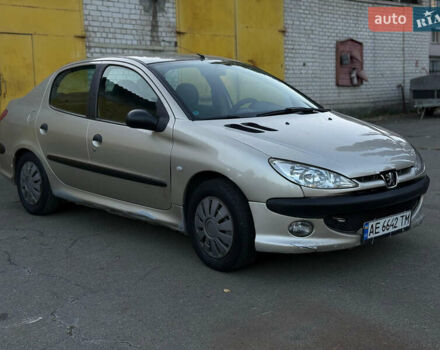 Бежевий Пежо 206, об'ємом двигуна 1.36 л та пробігом 371 тис. км за 2400 $, фото 1 на Automoto.ua