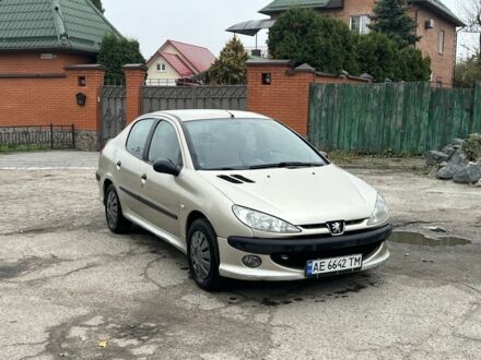 Бежевый Пежо 206, объемом двигателя 1.4 л и пробегом 377 тыс. км за 2600 $, фото 1 на Automoto.ua