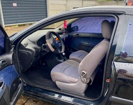 Чорний Пежо 206, об'ємом двигуна 1.4 л та пробігом 366 тис. км за 2000 $, фото 1 на Automoto.ua