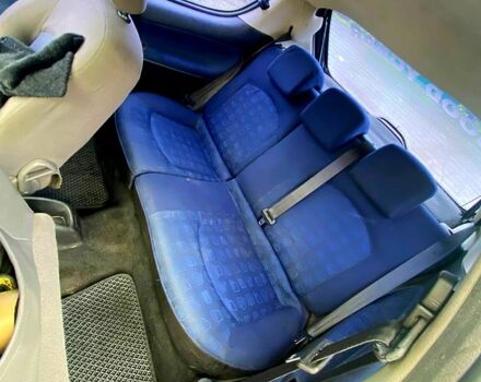 Чорний Пежо 206, об'ємом двигуна 1.4 л та пробігом 366 тис. км за 2000 $, фото 4 на Automoto.ua