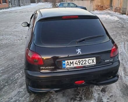 Чорний Пежо 206, об'ємом двигуна 1.4 л та пробігом 380 тис. км за 4200 $, фото 4 на Automoto.ua