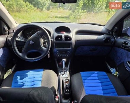 Чорний Пежо 206, об'ємом двигуна 1.59 л та пробігом 240 тис. км за 4200 $, фото 1 на Automoto.ua