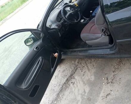 Чорний Пежо 206, об'ємом двигуна 1.4 л та пробігом 300 тис. км за 2000 $, фото 5 на Automoto.ua