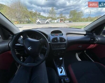Черный Пежо 206, объемом двигателя 1.36 л и пробегом 355 тыс. км за 2300 $, фото 8 на Automoto.ua