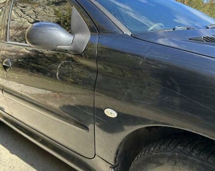 Черный Пежо 206, объемом двигателя 1.36 л и пробегом 355 тыс. км за 2650 $, фото 4 на Automoto.ua