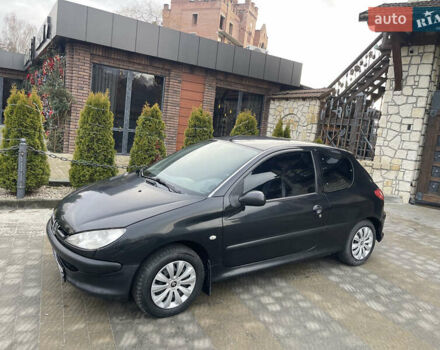 Чорний Пежо 206, об'ємом двигуна 1.36 л та пробігом 225 тис. км за 2600 $, фото 2 на Automoto.ua