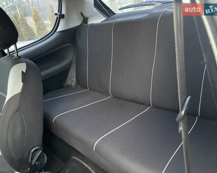 Чорний Пежо 206, об'ємом двигуна 1.36 л та пробігом 225 тис. км за 2600 $, фото 28 на Automoto.ua