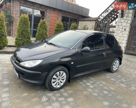 Чорний Пежо 206, об'ємом двигуна 1.36 л та пробігом 225 тис. км за 2600 $, фото 4 на Automoto.ua