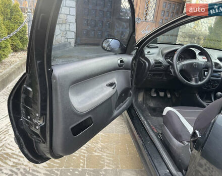 Чорний Пежо 206, об'ємом двигуна 1.36 л та пробігом 225 тис. км за 2600 $, фото 27 на Automoto.ua