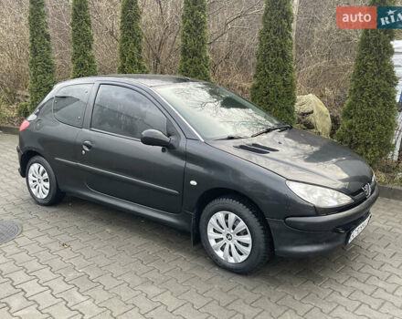 Чорний Пежо 206, об'ємом двигуна 1.36 л та пробігом 225 тис. км за 2600 $, фото 1 на Automoto.ua