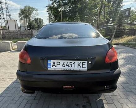 Черный Пежо 206, объемом двигателя 1.36 л и пробегом 266 тыс. км за 3200 $, фото 4 на Automoto.ua