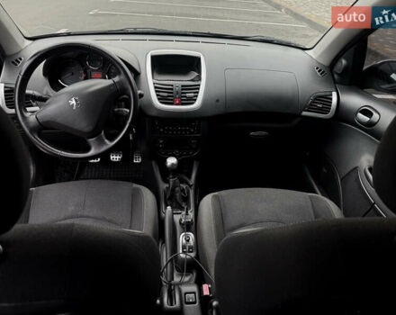 Чорний Пежо 206, об'ємом двигуна 1.4 л та пробігом 207 тис. км за 5900 $, фото 11 на Automoto.ua