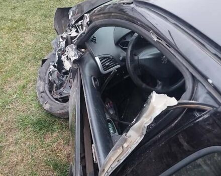 Черный Пежо 206, объемом двигателя 1.4 л и пробегом 250 тыс. км за 2000 $, фото 3 на Automoto.ua