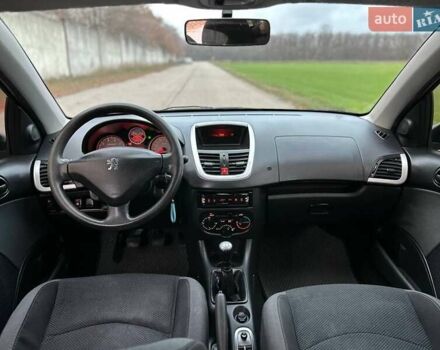 Чорний Пежо 206, об'ємом двигуна 1.4 л та пробігом 263 тис. км за 4300 $, фото 11 на Automoto.ua
