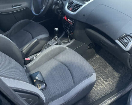 Черный Пежо 206, объемом двигателя 1.1 л и пробегом 335 тыс. км за 3200 $, фото 6 на Automoto.ua