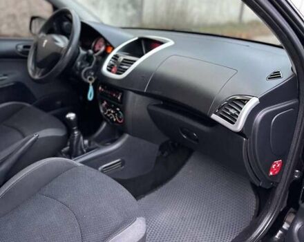 Чорний Пежо 206, об'ємом двигуна 1.4 л та пробігом 263 тис. км за 4300 $, фото 10 на Automoto.ua