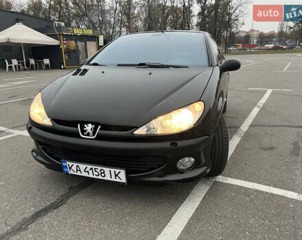 Черный Пежо 206, объемом двигателя 2 л и пробегом 240 тыс. км за 4500 $, фото 3 на Automoto.ua