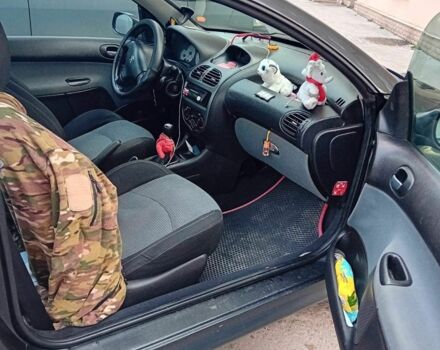 Чорний Пежо 206, об'ємом двигуна 1.6 л та пробігом 250 тис. км за 2700 $, фото 3 на Automoto.ua