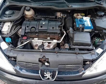 Чорний Пежо 206, об'ємом двигуна 1.6 л та пробігом 250 тис. км за 2700 $, фото 4 на Automoto.ua