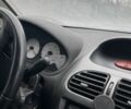 Черный Пежо 206, объемом двигателя 1.6 л и пробегом 226 тыс. км за 1200 $, фото 6 на Automoto.ua