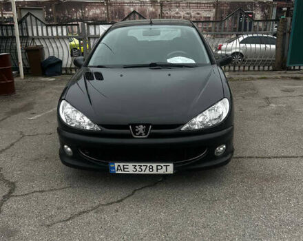 Чорний Пежо 206, об'ємом двигуна 1.36 л та пробігом 237 тис. км за 3000 $, фото 1 на Automoto.ua