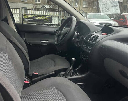 Чорний Пежо 206, об'ємом двигуна 1.36 л та пробігом 237 тис. км за 3000 $, фото 10 на Automoto.ua