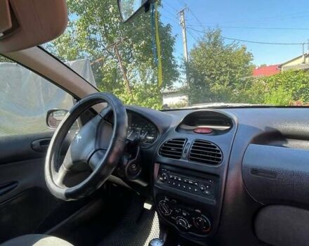 Чорний Пежо 206, об'ємом двигуна 1.36 л та пробігом 230 тис. км за 3200 $, фото 10 на Automoto.ua