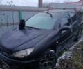 Черный Пежо 206, объемом двигателя 1.36 л и пробегом 300 тыс. км за 1700 $, фото 1 на Automoto.ua