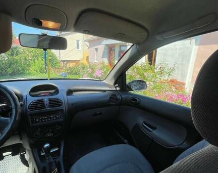 Чорний Пежо 206, об'ємом двигуна 1.36 л та пробігом 230 тис. км за 3200 $, фото 4 на Automoto.ua