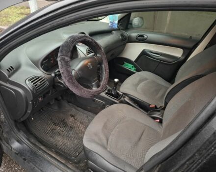 Черный Пежо 206, объемом двигателя 1.4 л и пробегом 151 тыс. км за 3900 $, фото 5 на Automoto.ua