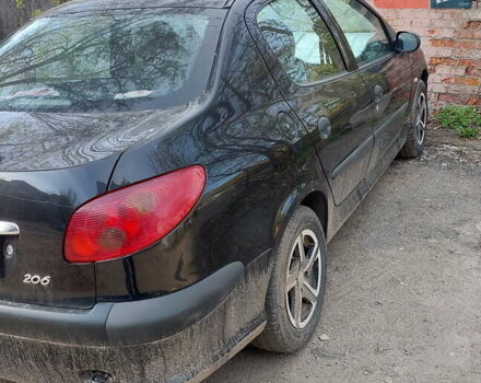 Черный Пежо 206, объемом двигателя 1.36 л и пробегом 107 тыс. км за 3900 $, фото 1 на Automoto.ua