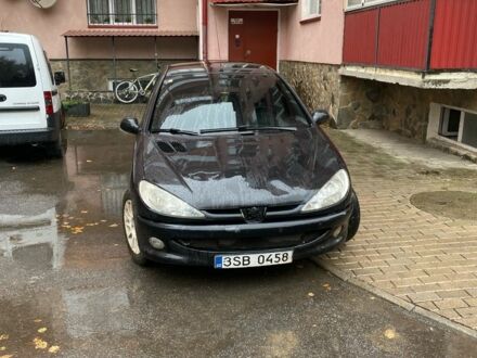 Черный Пежо 206, объемом двигателя 1.6 л и пробегом 237 тыс. км за 700 $, фото 1 на Automoto.ua