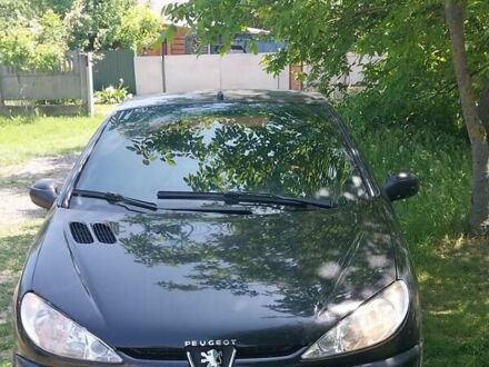 Черный Пежо 206, объемом двигателя 1.6 л и пробегом 150 тыс. км за 3000 $, фото 1 на Automoto.ua