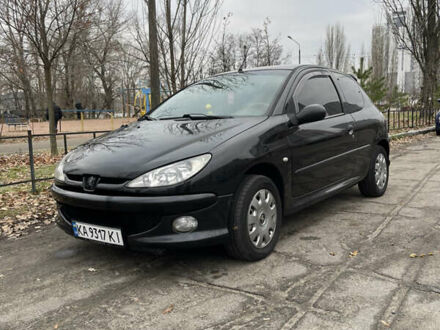 Черный Пежо 206, объемом двигателя 1.6 л и пробегом 329 тыс. км за 3300 $, фото 1 на Automoto.ua