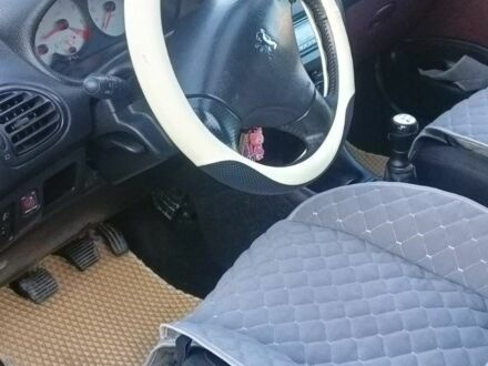Пежо 206 2004 у Пустомытах на Automoto.ua Чорний Пежо 206, об'ємом двигуна 1.4 л та пробігом 310 тис. км за 2999 $, фото 1 на Automoto.ua