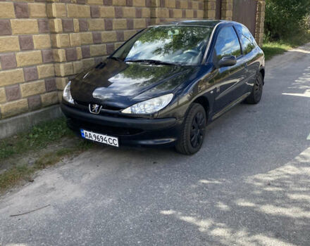 Черный Пежо 206, объемом двигателя 1.12 л и пробегом 210 тыс. км за 2300 $, фото 1 на Automoto.ua