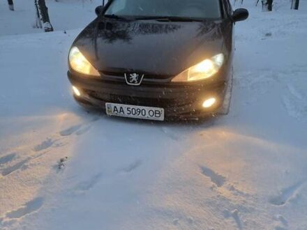 Черный Пежо 206, объемом двигателя 1.6 л и пробегом 240 тыс. км за 2950 $, фото 1 на Automoto.ua
