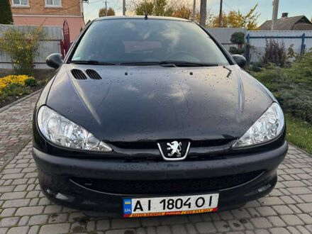 Черный Пежо 206, объемом двигателя 1.36 л и пробегом 142 тыс. км за 3500 $, фото 1 на Automoto.ua