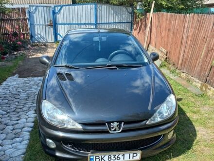 Чорний Пежо 206, об'ємом двигуна 1.6 л та пробігом 212 тис. км за 3300 $, фото 1 на Automoto.ua