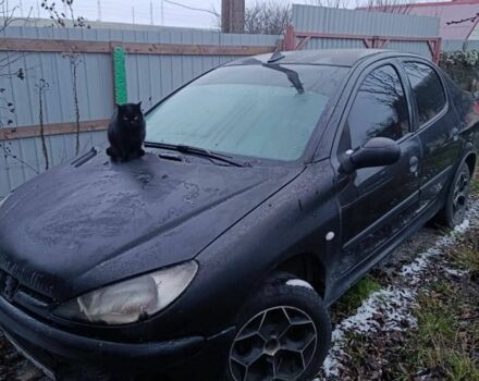 Черный Пежо 206, объемом двигателя 1.36 л и пробегом 300 тыс. км за 1700 $, фото 1 на Automoto.ua