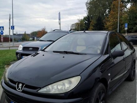 Черный Пежо 206, объемом двигателя 1.4 л и пробегом 406 тыс. км за 2000 $, фото 1 на Automoto.ua