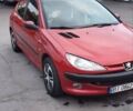 Красный Пежо 206, объемом двигателя 1.4 л и пробегом 310 тыс. км за 3200 $, фото 2 на Automoto.ua
