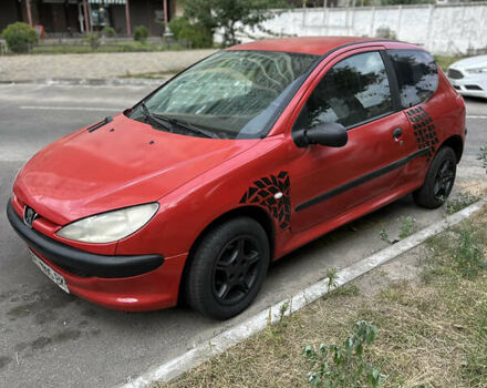 Красный Пежо 206, объемом двигателя 1.1 л и пробегом 222 тыс. км за 2000 $, фото 1 на Automoto.ua