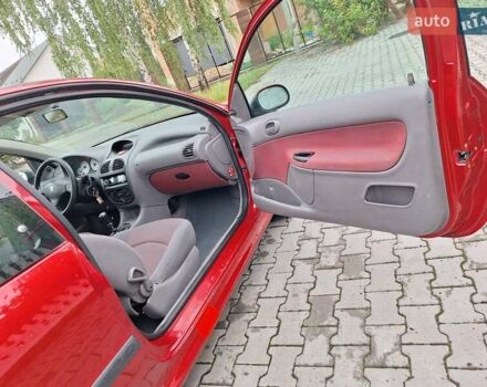 Красный Пежо 206, объемом двигателя 1.36 л и пробегом 230 тыс. км за 2200 $, фото 23 на Automoto.ua