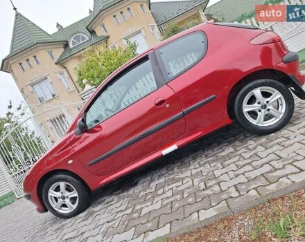 Красный Пежо 206, объемом двигателя 1.36 л и пробегом 230 тыс. км за 2200 $, фото 2 на Automoto.ua