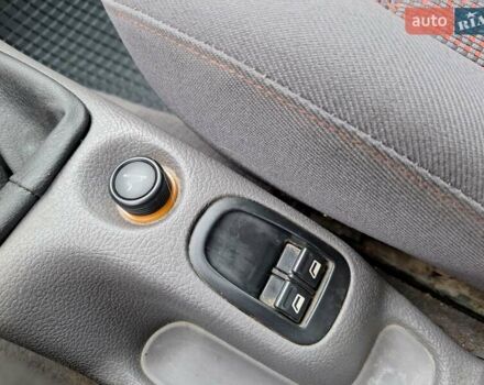 Красный Пежо 206, объемом двигателя 1.36 л и пробегом 230 тыс. км за 2200 $, фото 43 на Automoto.ua