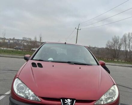 Красный Пежо 206, объемом двигателя 1.4 л и пробегом 179 тыс. км за 3600 $, фото 4 на Automoto.ua