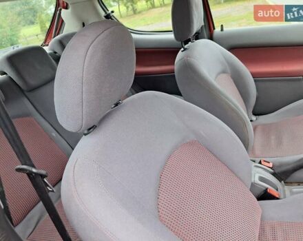 Красный Пежо 206, объемом двигателя 1.36 л и пробегом 230 тыс. км за 2200 $, фото 24 на Automoto.ua